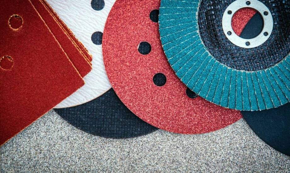 Jak wybrać odpowiedni pad do czyszczenia podłóg w przemyśle?