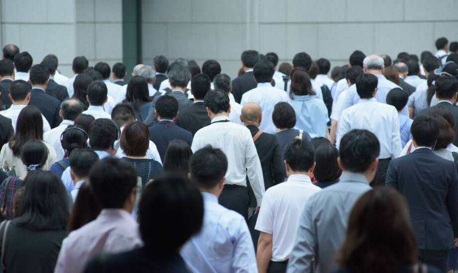 W jaki sposób znak C18 pomaga w zarządzaniu ruchem podczas masowych wydarzeń?