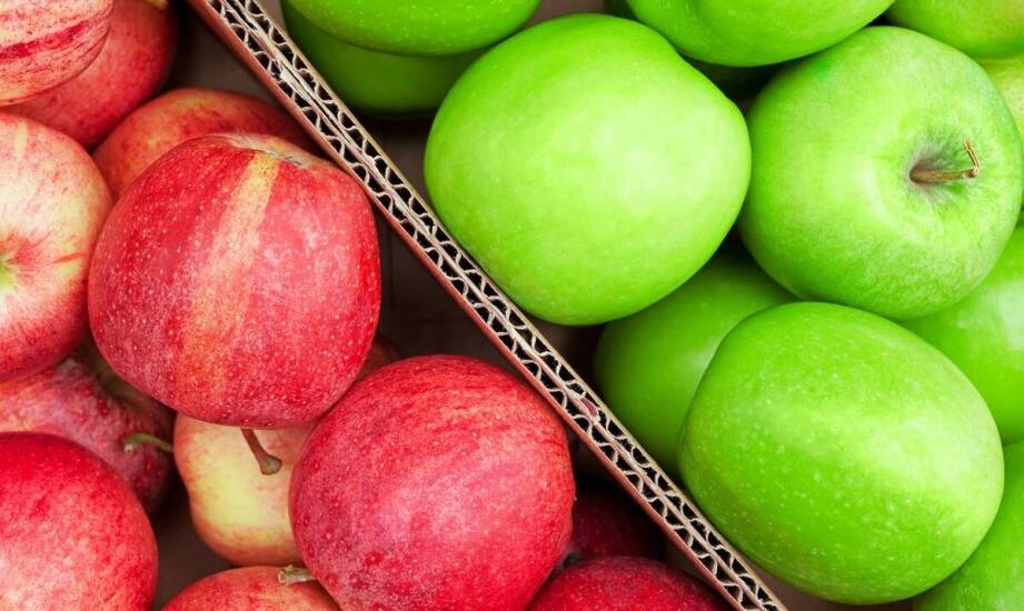 Jakie są różnice między tekturowymi a plastikowymi skrzynkami do warzyw i owoców?