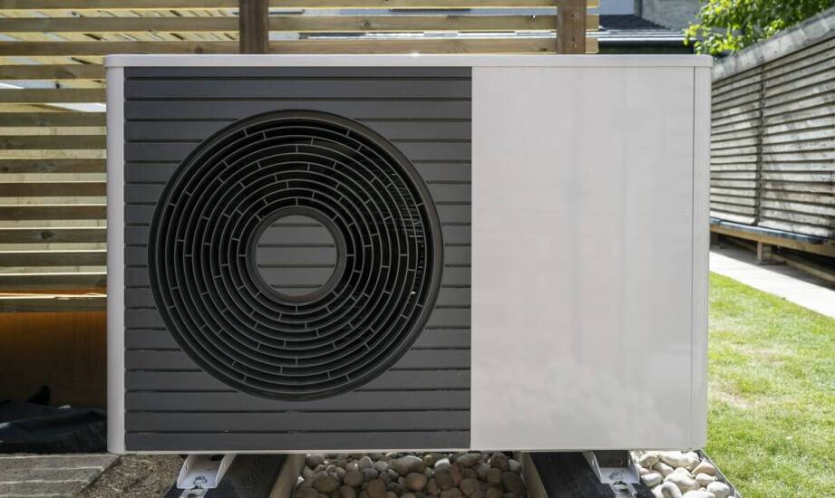 Czym charakteryzuje się efektywny system klimatyzacji zasilany odnawialną energią?