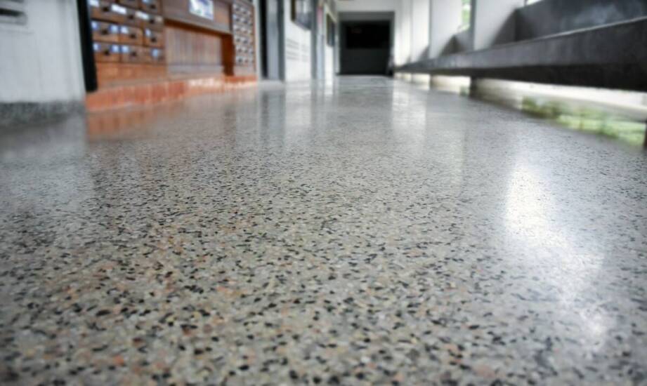 Dlaczego warto wybrać granit na wewnętrzne posadzki?