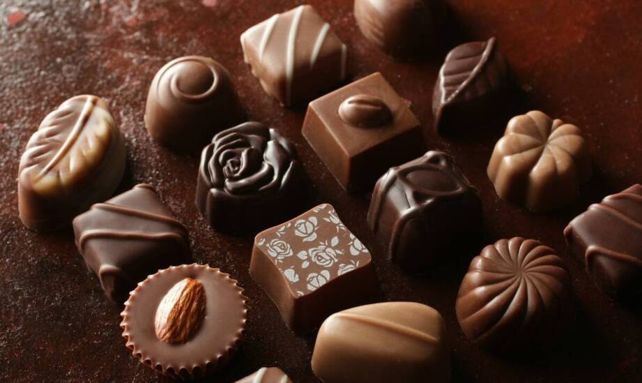 Śliwki w czekoladzie – jak je serwować, aby zaskoczyć gości?