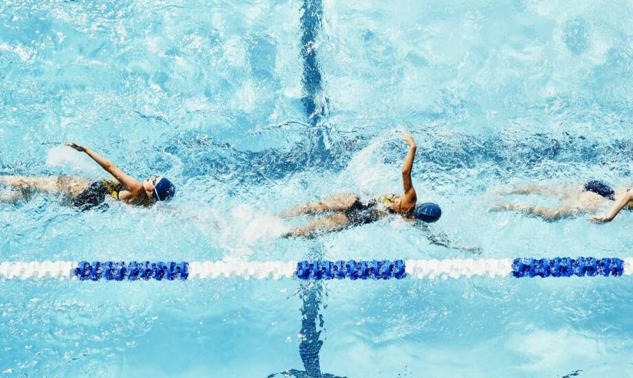 Różnice między strojami kąpielowymi dla amatorek a profesjonalistek