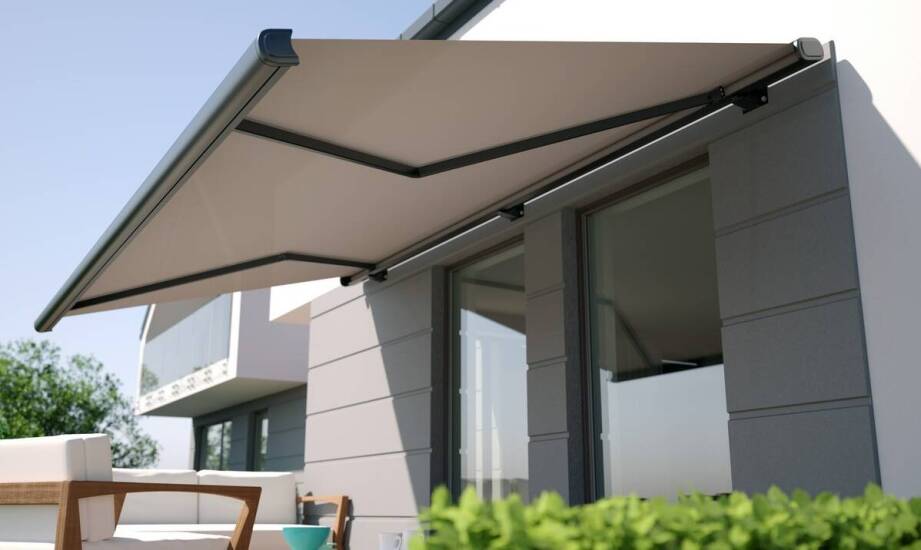 Plisy jako element przeciwsłonecznej ochrony – jakie cechy są najważniejsze?