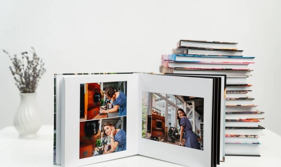 Tradycyjne fotograficzne albumy – idealne rozwiązanie na prezent dla bliskich