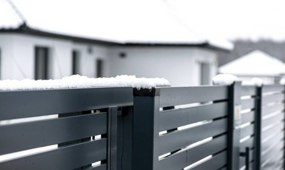 Dlaczego dolne zamknięcia do bram są niezbędne na każdej posesji?