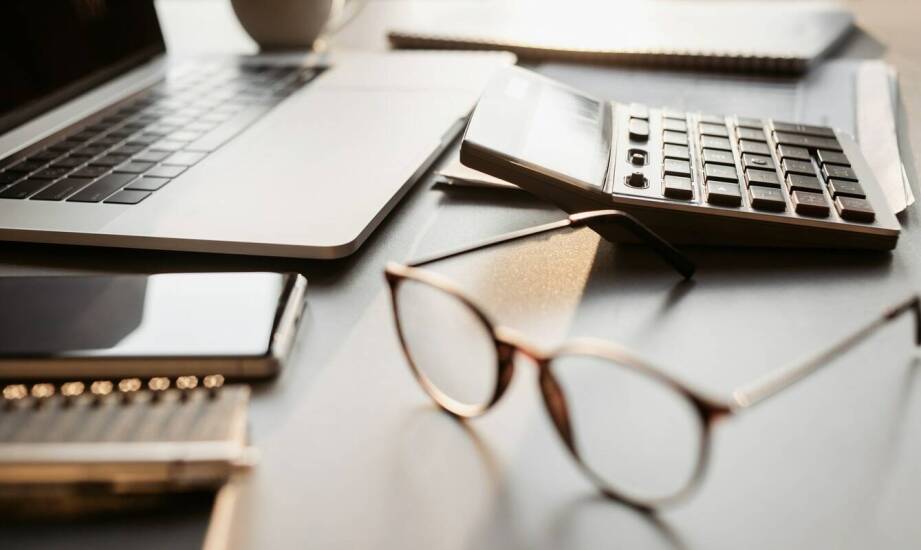 Dlaczego oprawki Max Mara są wyborem dla kobiet ceniących elegancję?