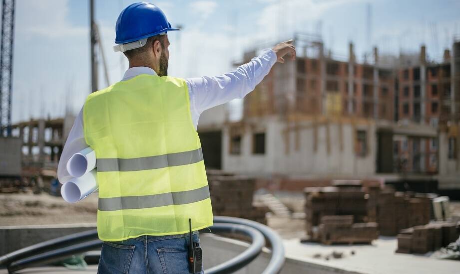 Jakie są kluczowe aspekty nadzoru inwestycyjnego w projektach budowlanych?