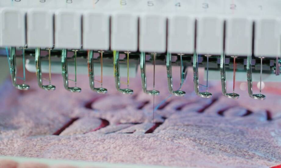 Jak komputerowy haft na odzieży podnosi prestiż marki?