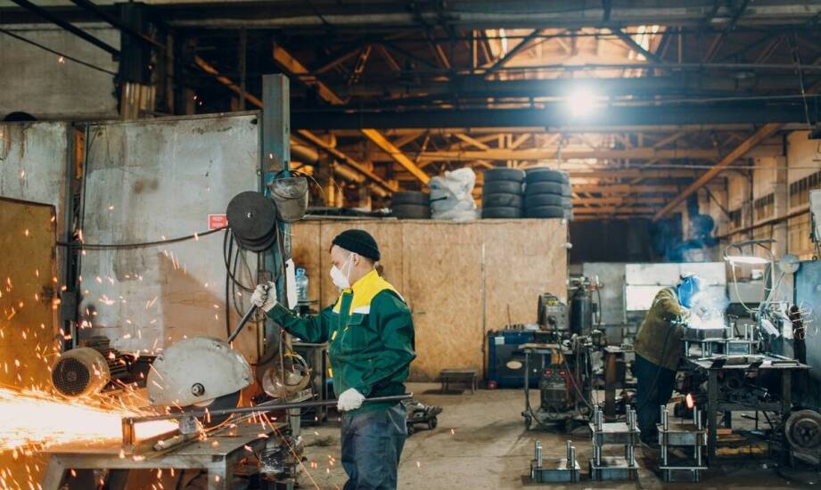 Rola technicznego serwisu w wynajmie doczołowych zgrzewarek