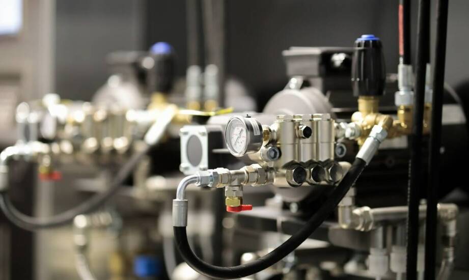 Porównanie różnych modeli hydraulicznych rozdzielaczy – co warto wiedzieć?