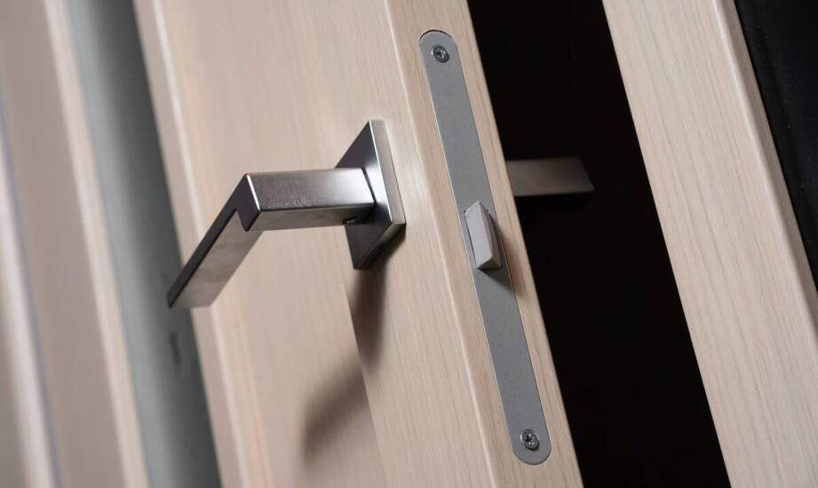 Wybór wewnętrznego zamka – na co zwrócić uwagę przy zakupie?