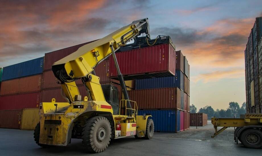 Proces produkcji kontenerów – jak wpływa na jakość kontenerów?