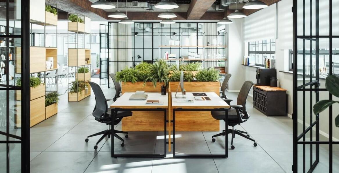 Czy warto inwestować w szafkę do monitoringu z dodatkowymi zabezpieczeń funkcjami?