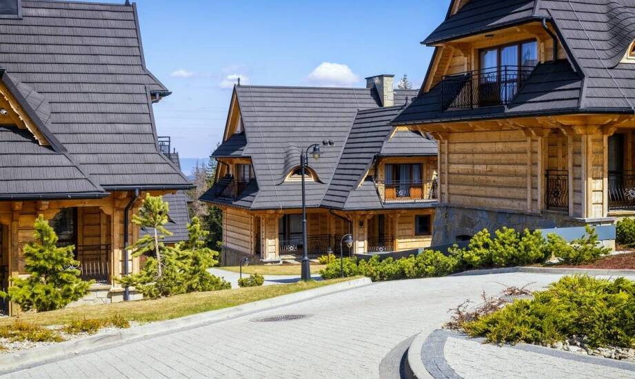 Co oferują noclegi nad jeziorem w Łagowie Lubuskim?