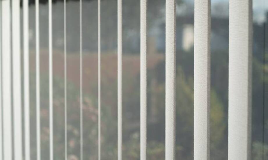 Zastosowanie podtynkowych żaluzji fasadowych w budynkach komercyjnych