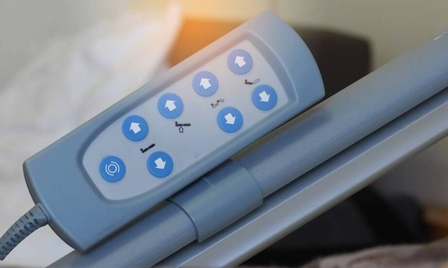 Elastyczne warunki wynajmu rehabilitacyjnych łóżek – co obejmują?