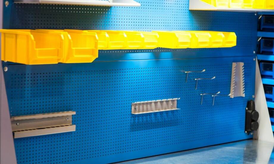 Praktyczne wskazówki do optymalizacji przestrzeni w garażu na skuter.