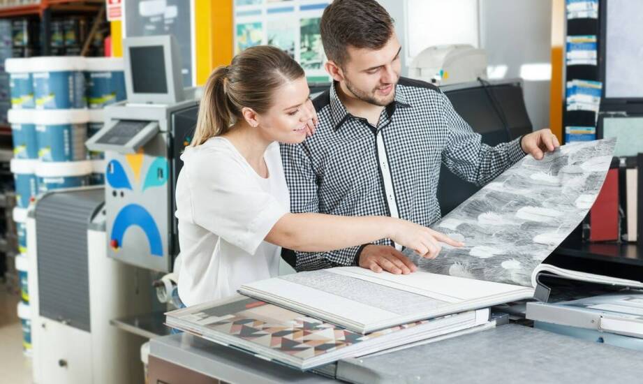 Jakie są korzyści z profesjonalnego doradztwa przy wyborze folii do oklejania?