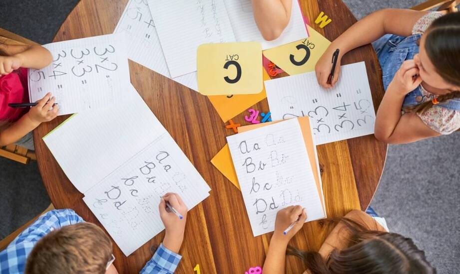 Jak praca w parach na zajęciach językowych rozwija społeczne umiejętności dzieci?