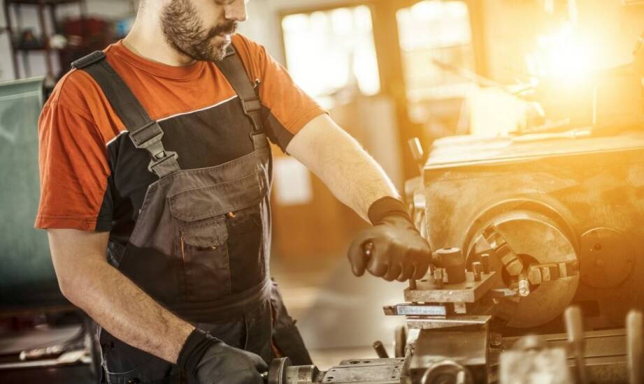 Wsparcie posprzedażowe dla użytkowników używanych maszyn do obróbki metalu