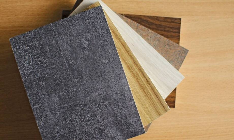 Różnorodność wzorów paneli winylowych samoprzylepnych – jak wybrać idealny styl