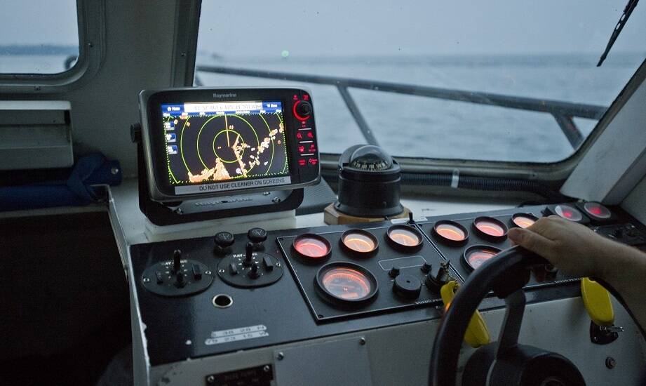 Przewodnik po funkcjach oprogramowania do nawigacji morskiej