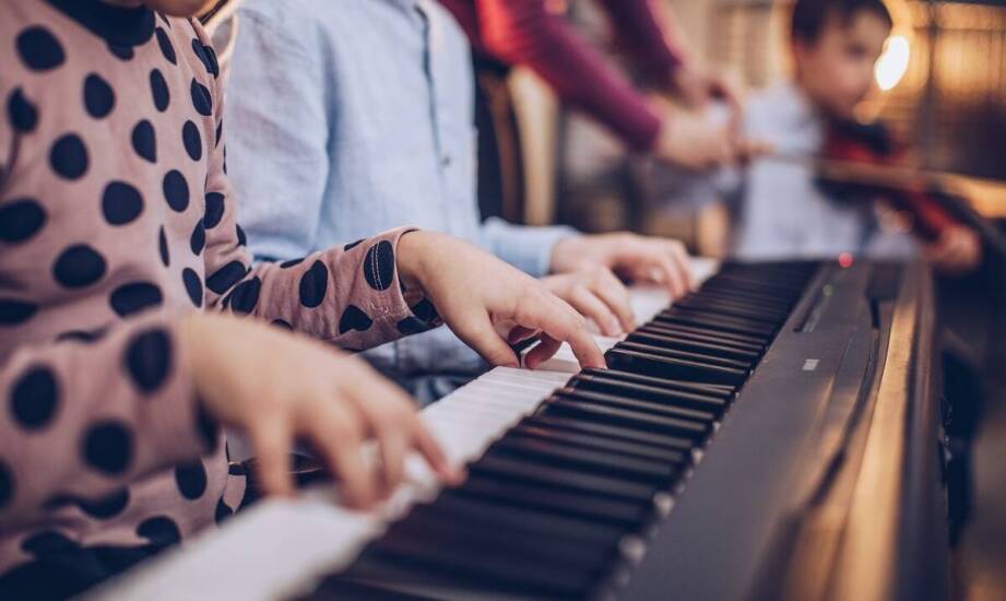 Czym charakteryzują się lekcje dla początkujących gry na pianinie?