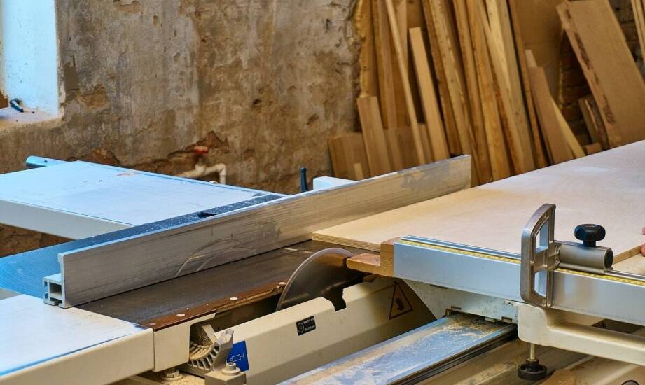 Zastosowanie płyt HDF i MDF w projektach meblowych – co warto wiedzieć?