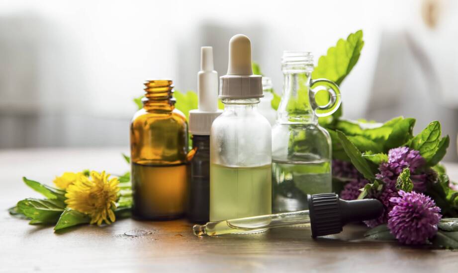 Zastosowanie olejków naturalnych w pielęgnacji skóry – co warto wiedzieć?