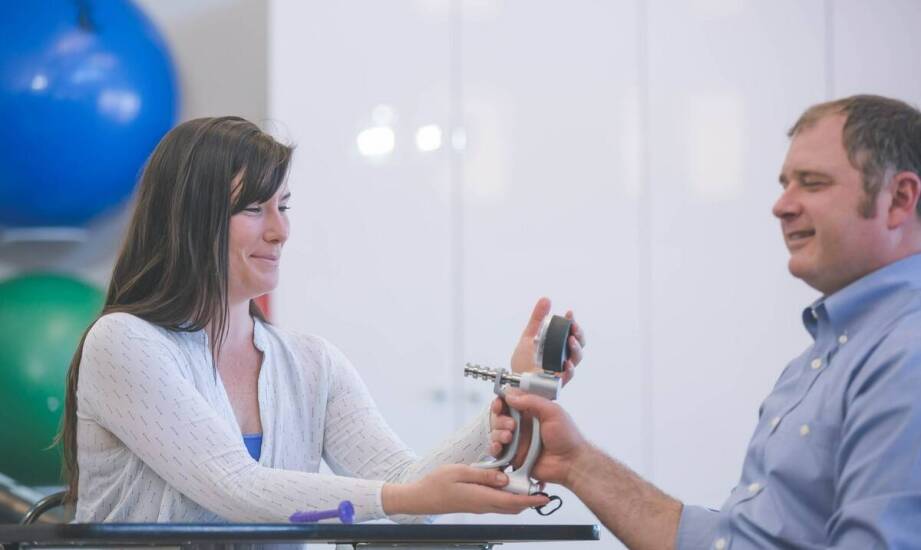 Jakie efekty przynosi terapia neurologopedyczna w przypadku dysfagii?