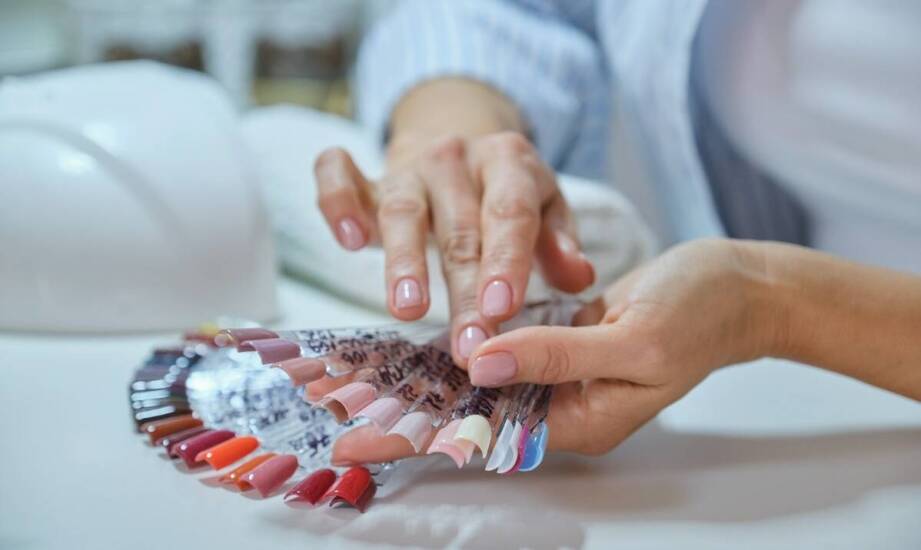 Kluczowe elementy nauki stylizacji paznokci na kursach w Warszawie