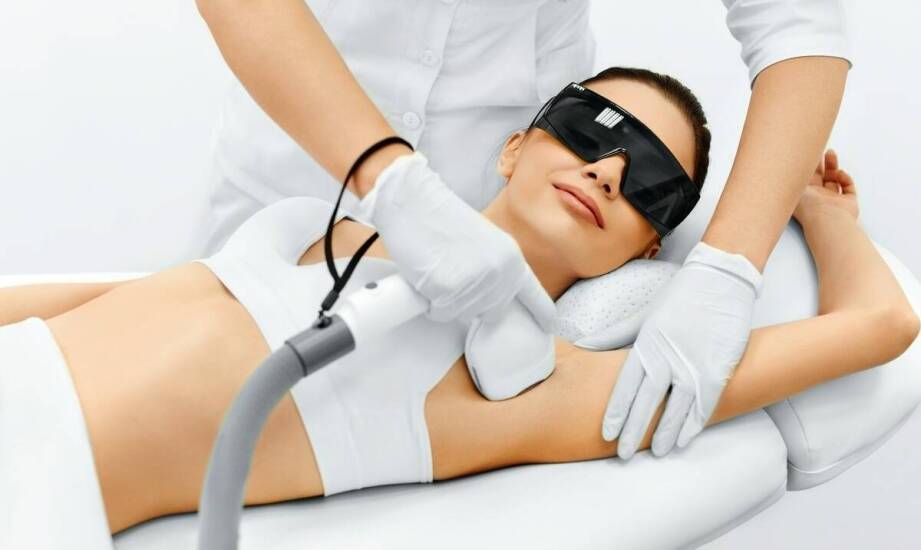 Jakie korzyści przynosi laserowa depilacja w porównaniu do tradycyjnych metod?