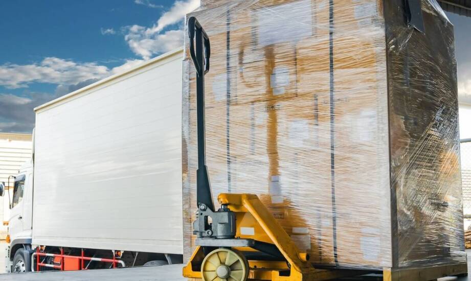 Znaczenie folii stretch w zabezpieczaniu ładunków podczas transportu