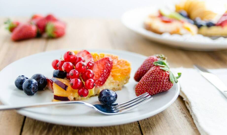 Jagodowe owoce w śniadaniowych daniach – co proponuje hurtownia?