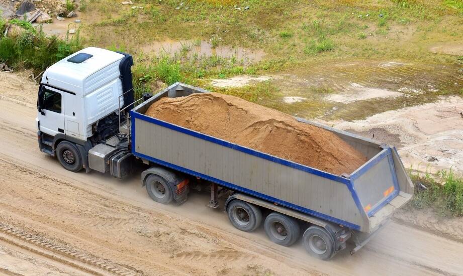 Jak odpowiedni transport kruszyw wpływa na ekologiczność projektów budowlanych?