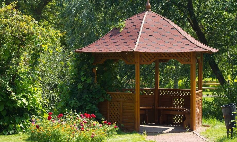 Wpływ drewnianych altan na komfort użytkowania przestrzeni ogrodowej