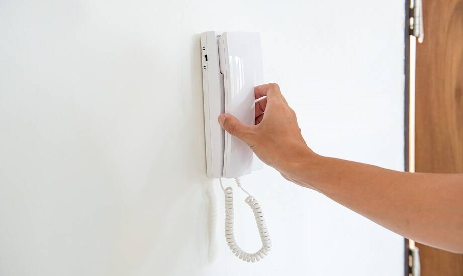 Jak unifony wpływają na estetykę i funkcjonalność systemu domofonowego?