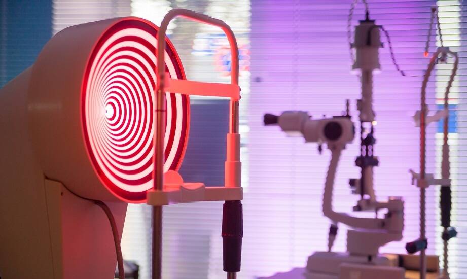 Jak badanie topograficzne rogówki wpływa na dobór soczewek?