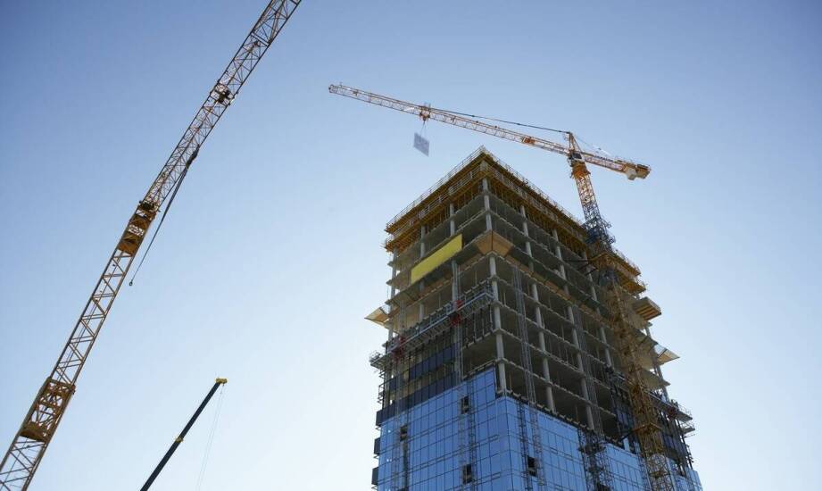 Zalety wynajmu dźwigów w projektach budowlanych i rozbiórkowych