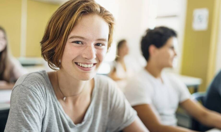 Jakie są najważniejsze funkcje szkolnych plastikowych legitymacji?