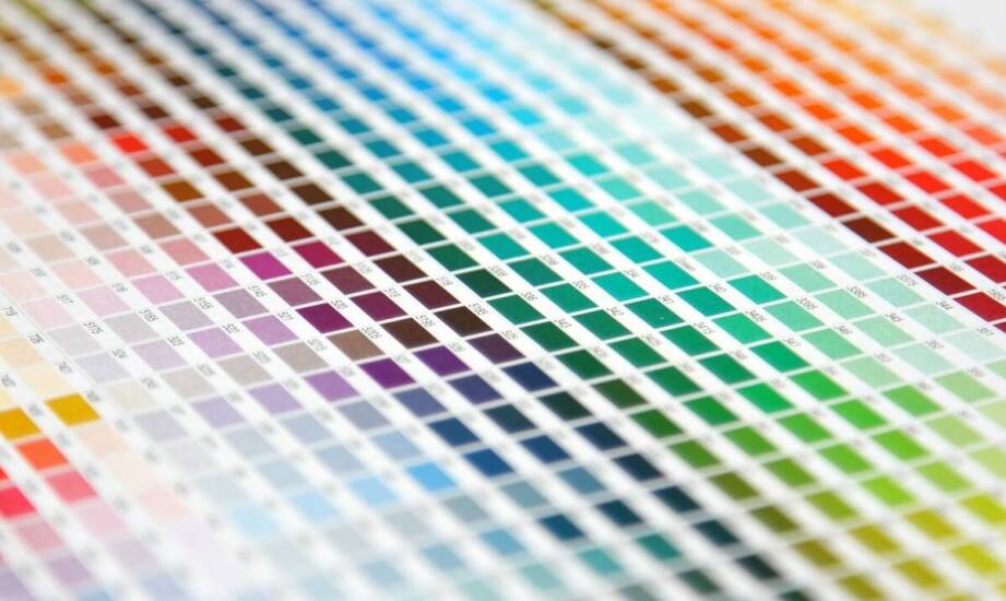 Rola specjalnych farb z pigmentem w tworzeniu dynamicznych projektów drukarskich