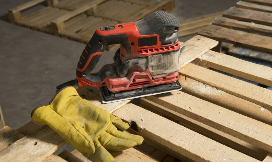 Jakie są etapy procesu naprawy palet uszkodzonych?