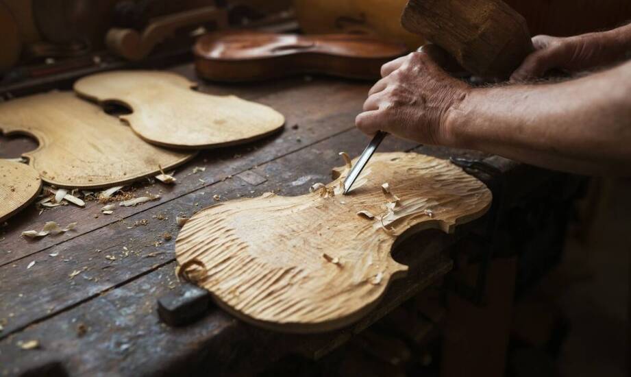 Proces zamawiania i dostosowywania nietypowych łyżek podsiębiernych – co warto wiedzieć?