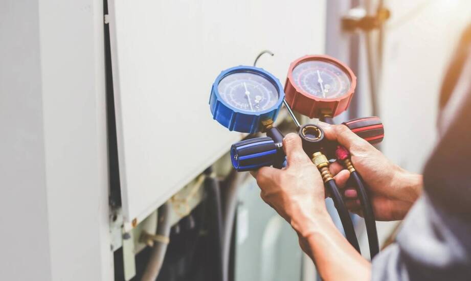 Jakie są kluczowe etapy serwisowania klimatyzacyjnych systemów?