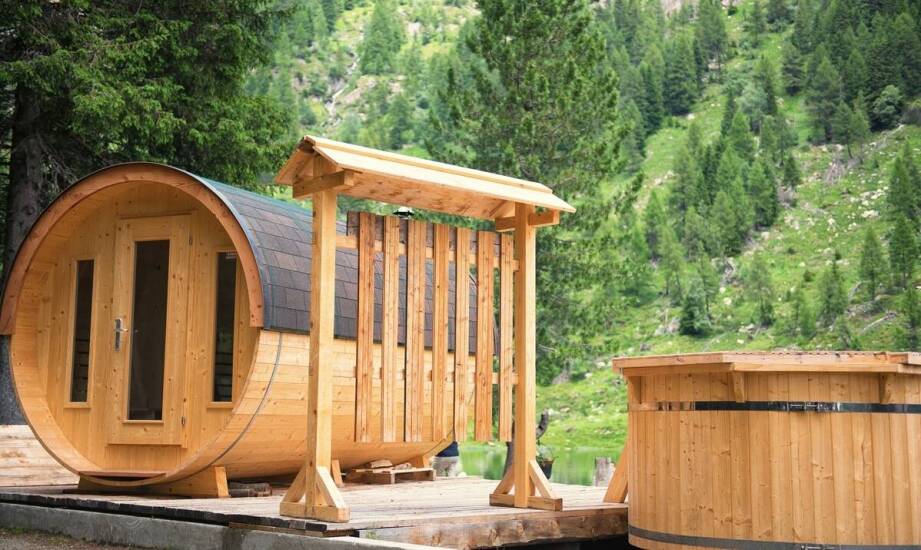 Wpływ świerkowego drewna na trwałość i estetykę ogrodowych balii