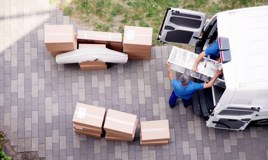 Jakie usługi oferuje firma przy utylizacji zbędnych rzeczy?