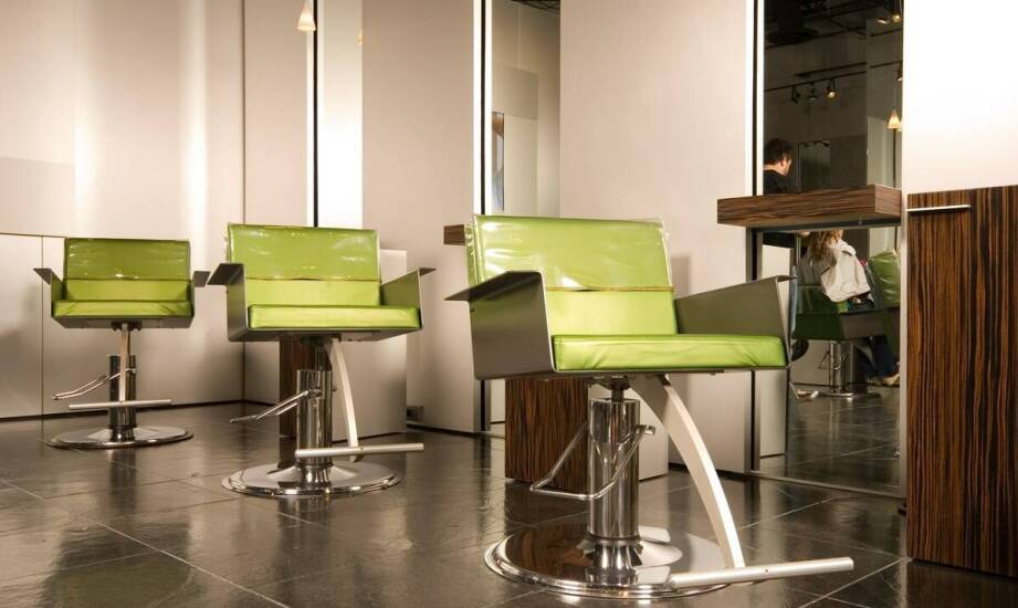 Wybór odpowiednich taboretów do pracy w badawczych laboratoriach