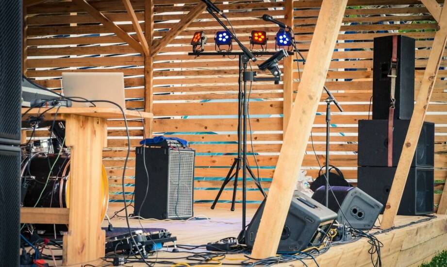 Jakie akcesoria są niezbędne do gitarowej kolumny?