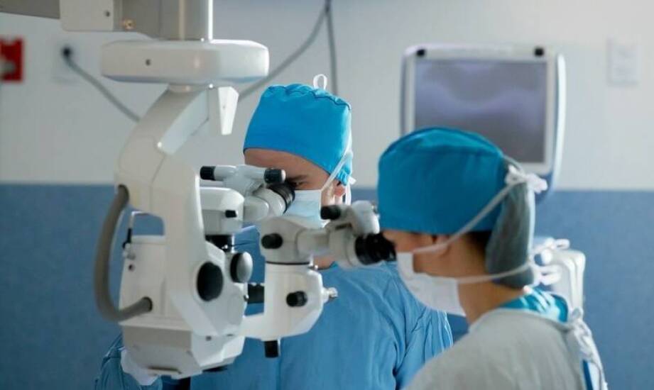 Korekcja górnych powiek a poprawa pola widzenia - kliniczne przypadki